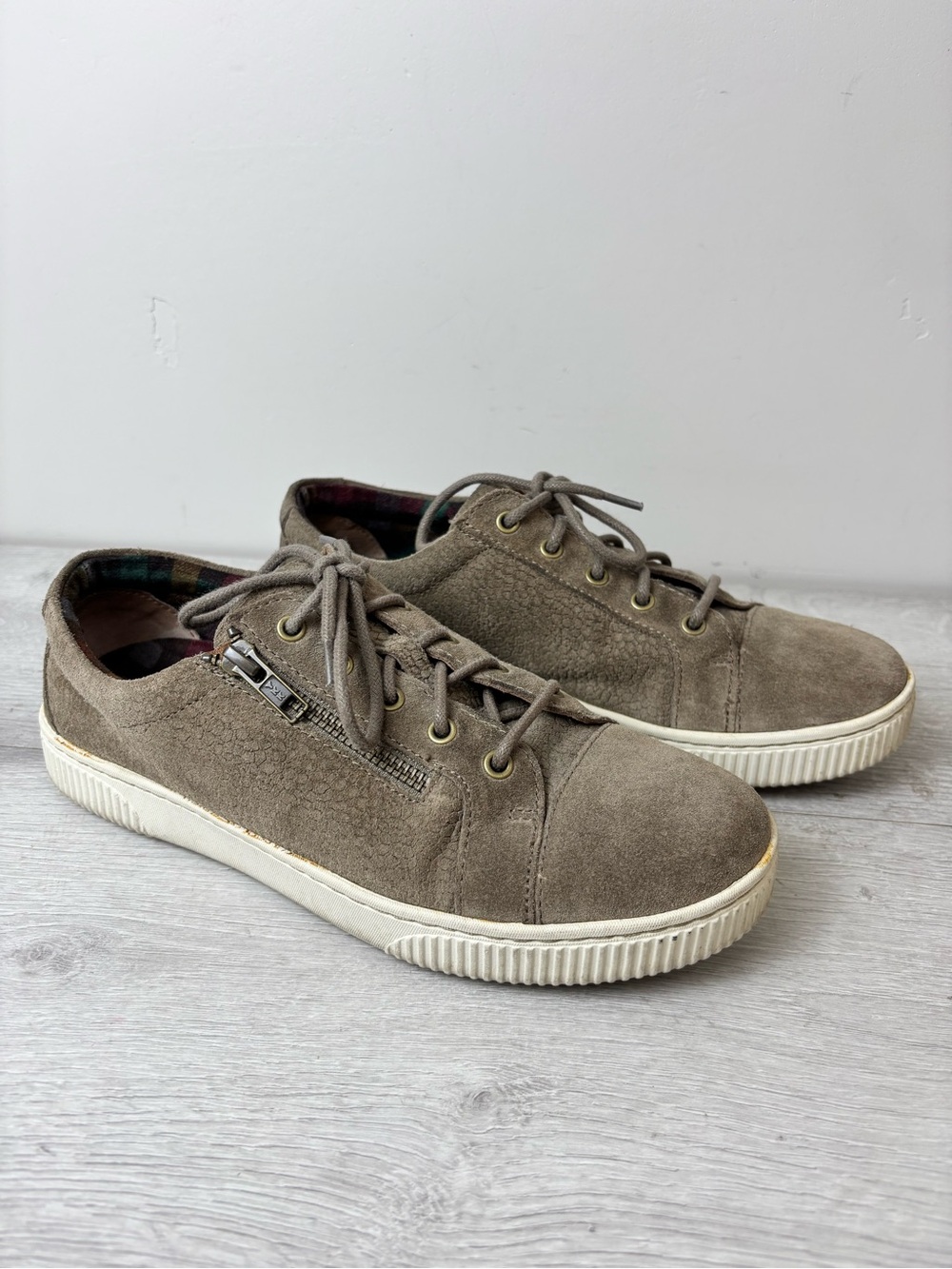 Born Tamara Suede Lace-Up Sneakers Taupe Textured Leather Side Zip Women’s 8.5M